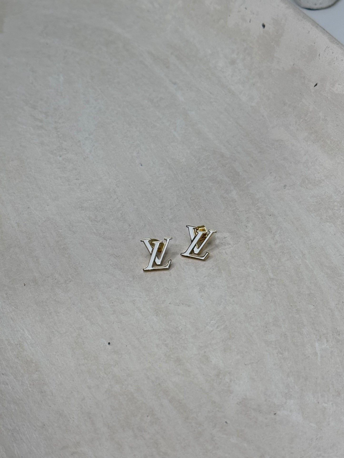 Elegant 1/2" Width Earrings with White Accent Design