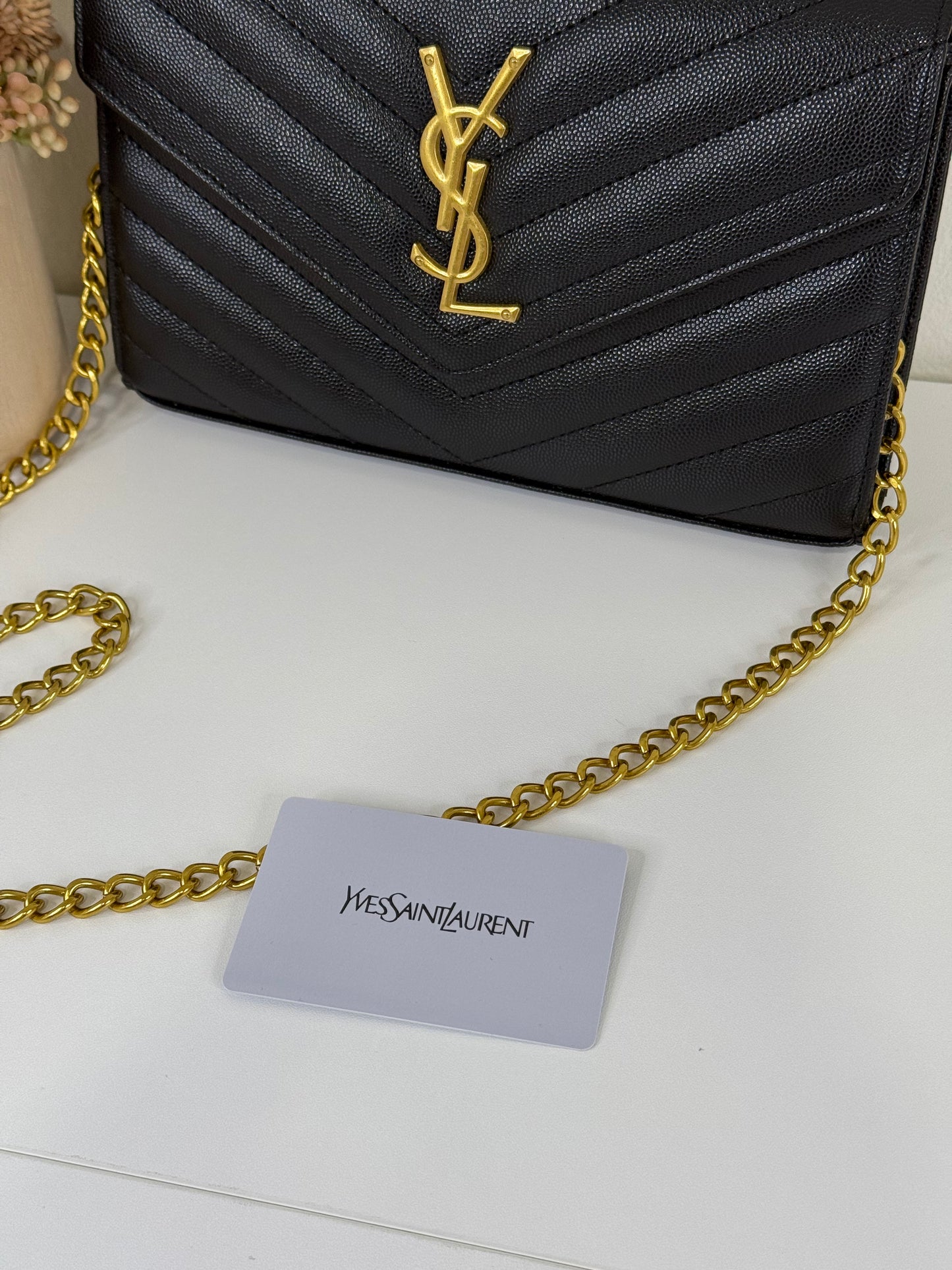 Refined Black Bag Chain Accent and Slim Profile
