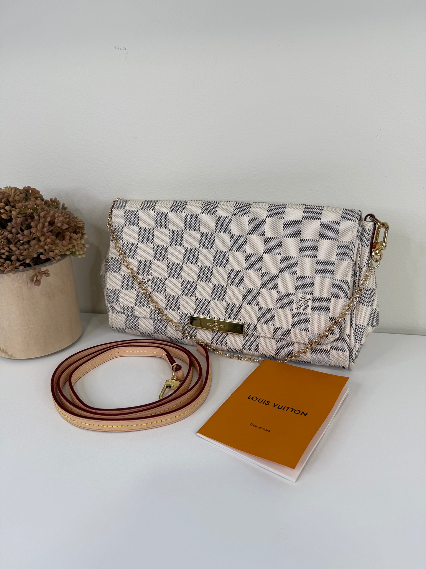 Vibrant White and Blue Checkered 6"1/2"4" Leather Wallet with Fine Detailing