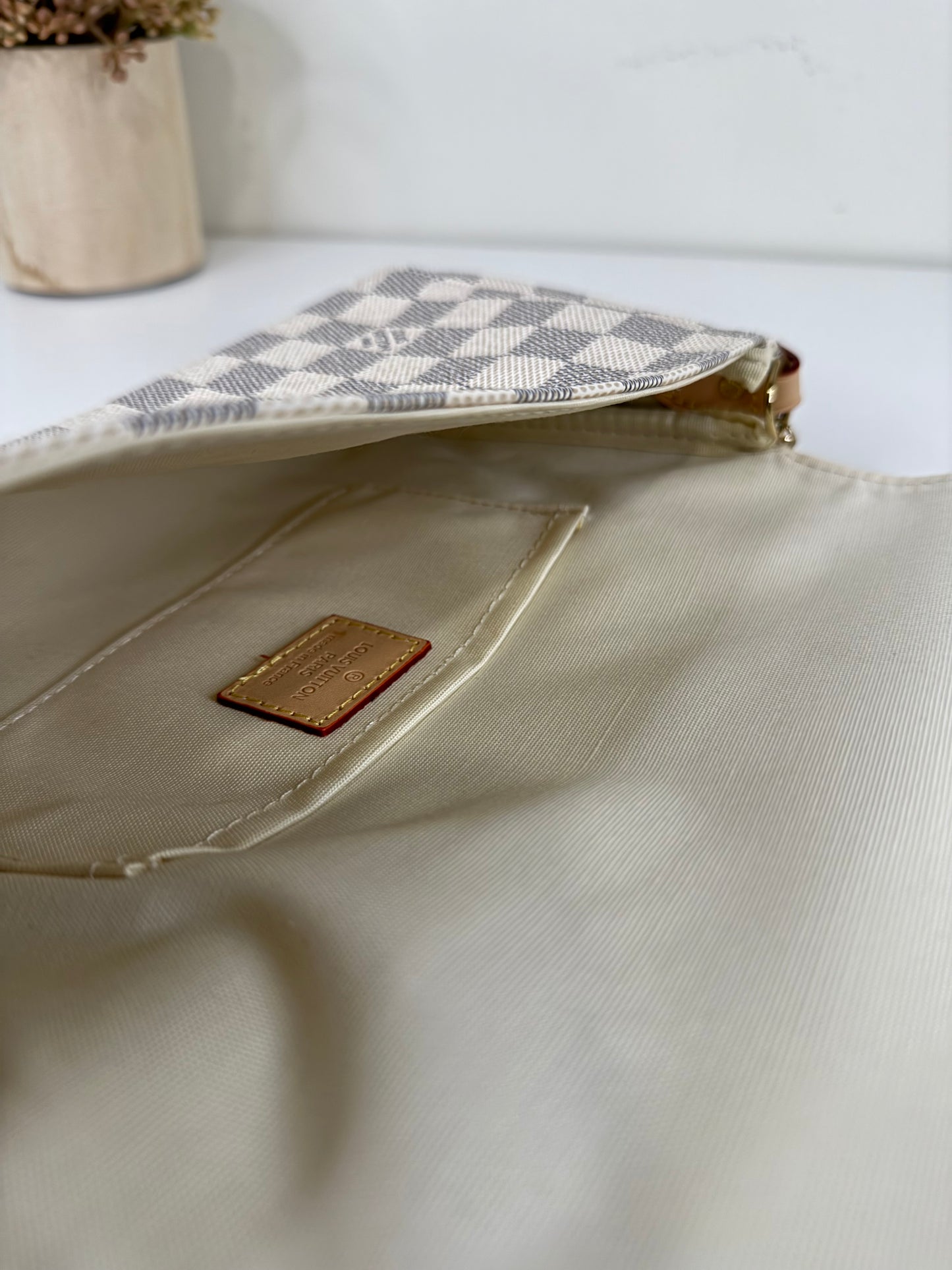 Vibrant White and Blue Checkered 6"1/2"4" Leather Wallet with Fine Detailing