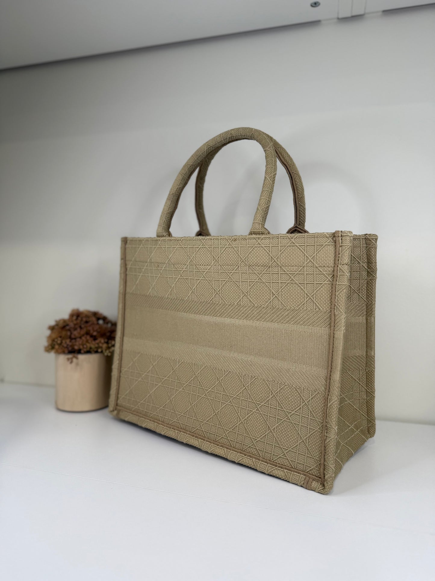 Contemporary Leather Tote with Structured Design