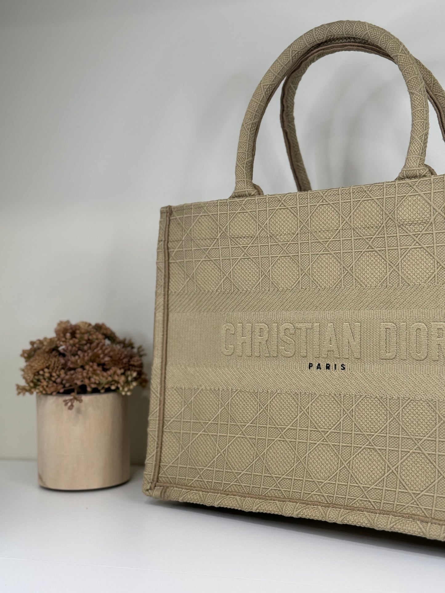 Contemporary Leather Tote with Structured Design