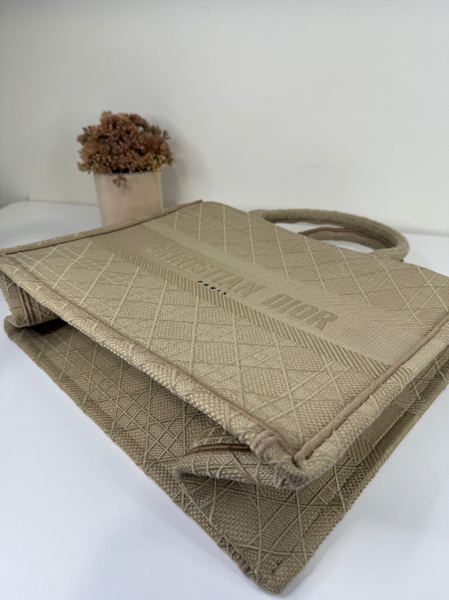 Contemporary Leather Tote with Structured Design