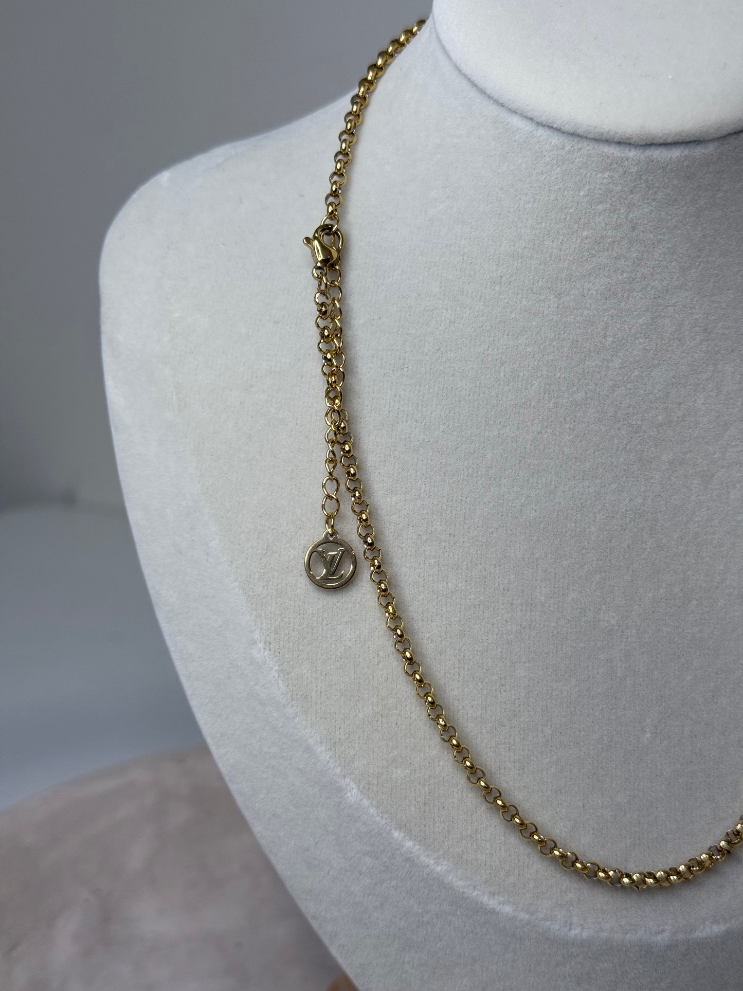 Delicate Round Pearl Flower 9"3/4" Length Necklace Single Rolo Chain