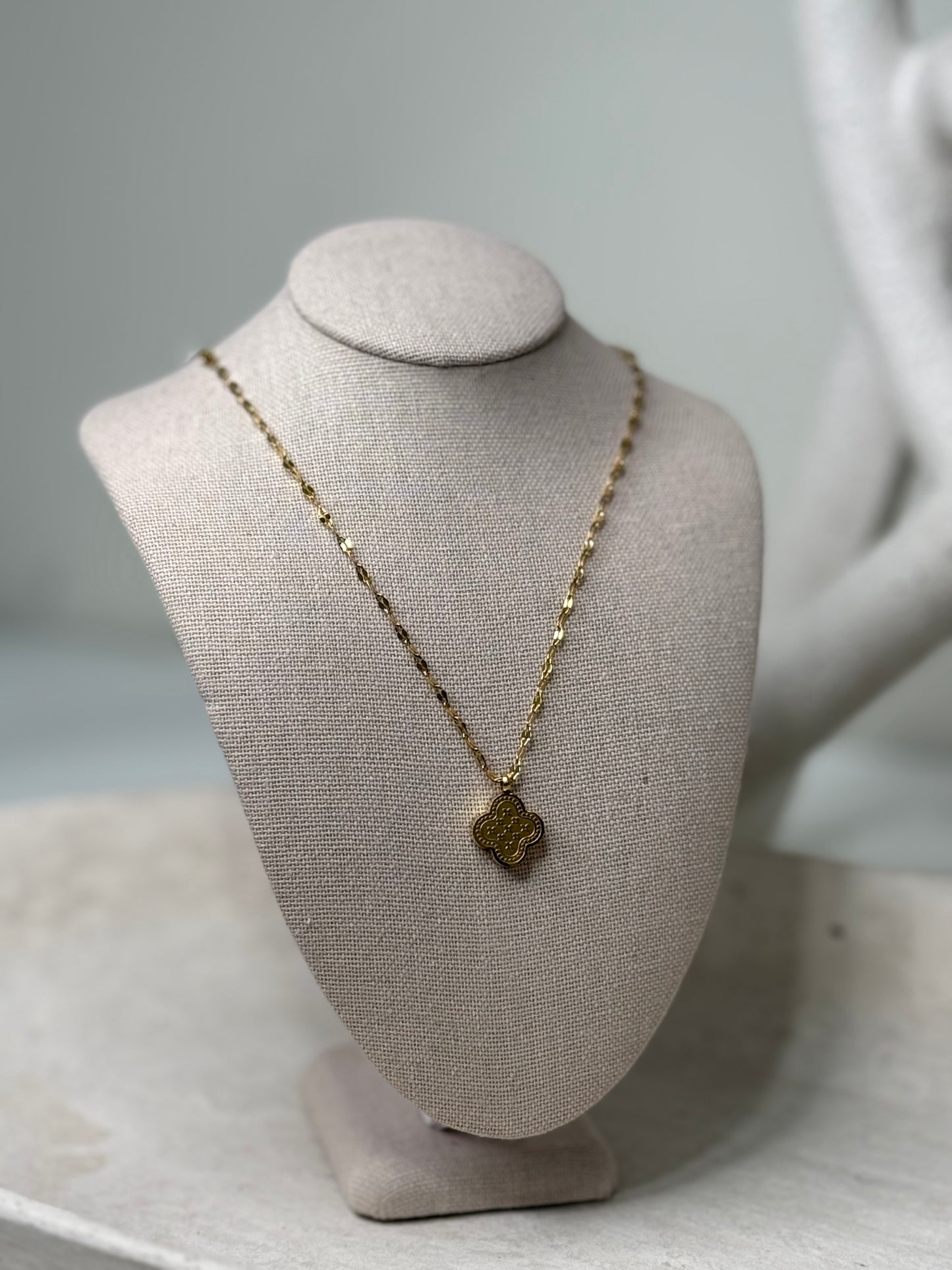Dapped Chain / Gold Clover Print Charm