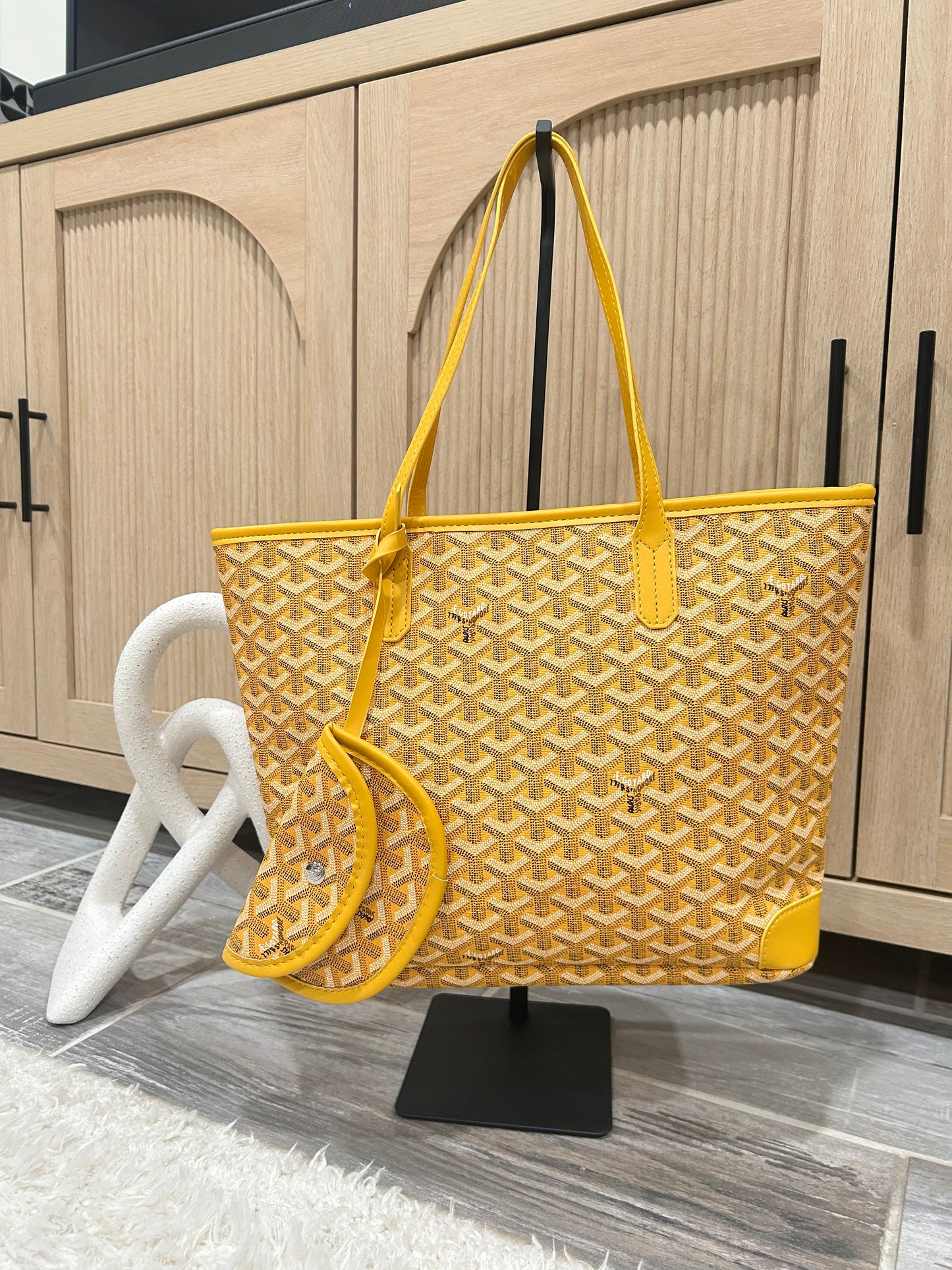 Luxury Geometric Print Shoulder Bag in Bright Yellow