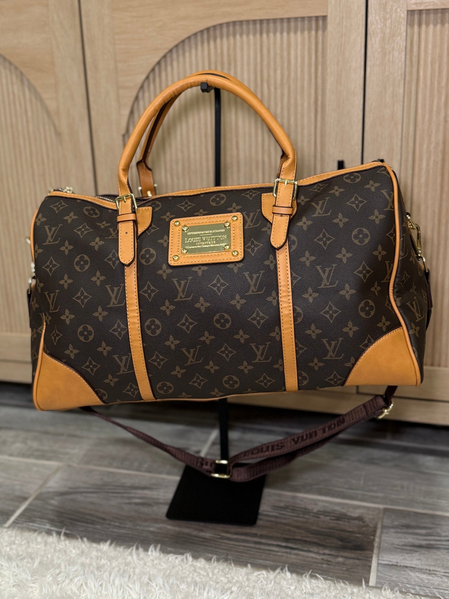 Chic Multicolor Logo Duffel Bag