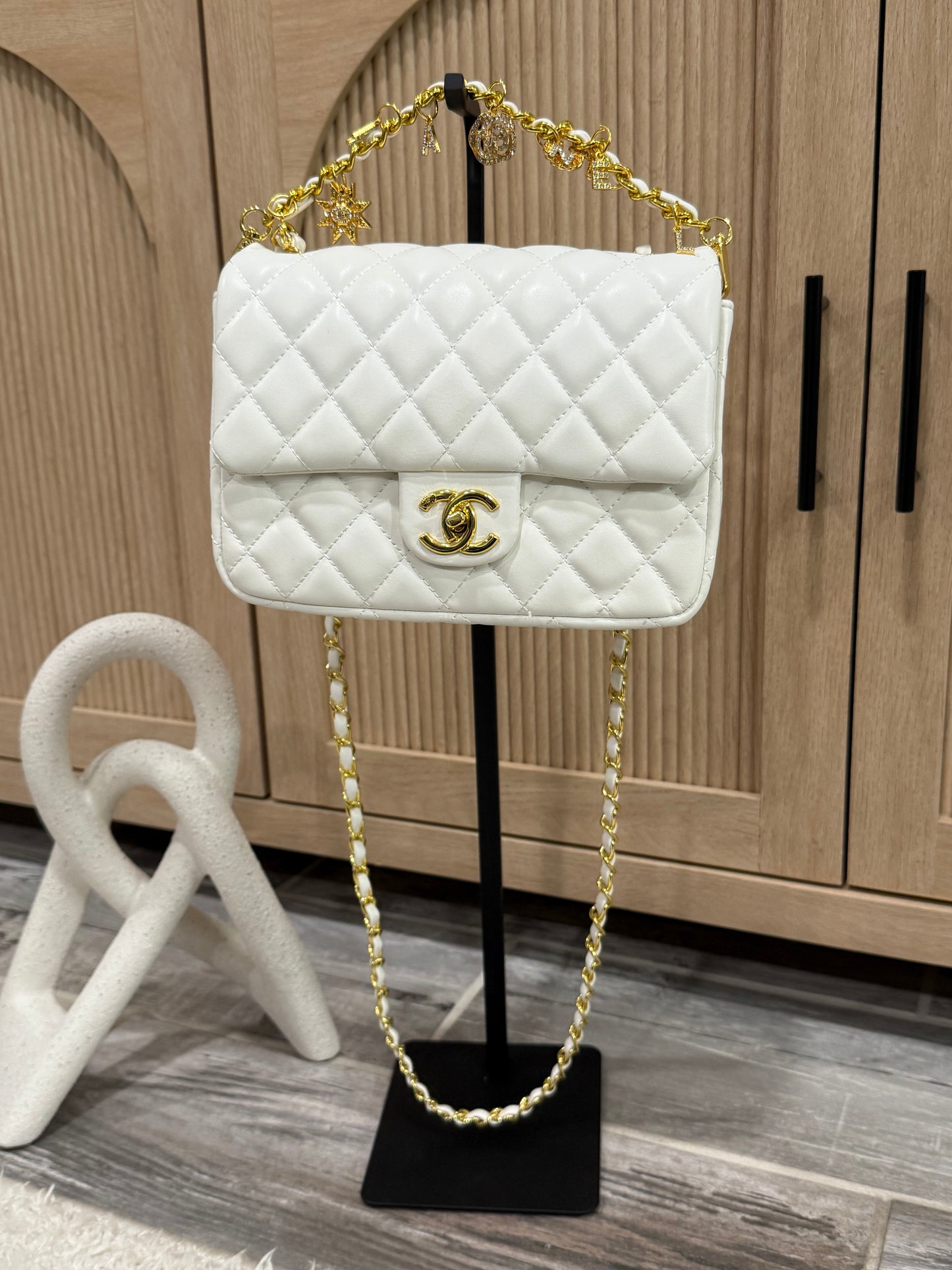 Chic Logo Quilted Shoulder Handbag