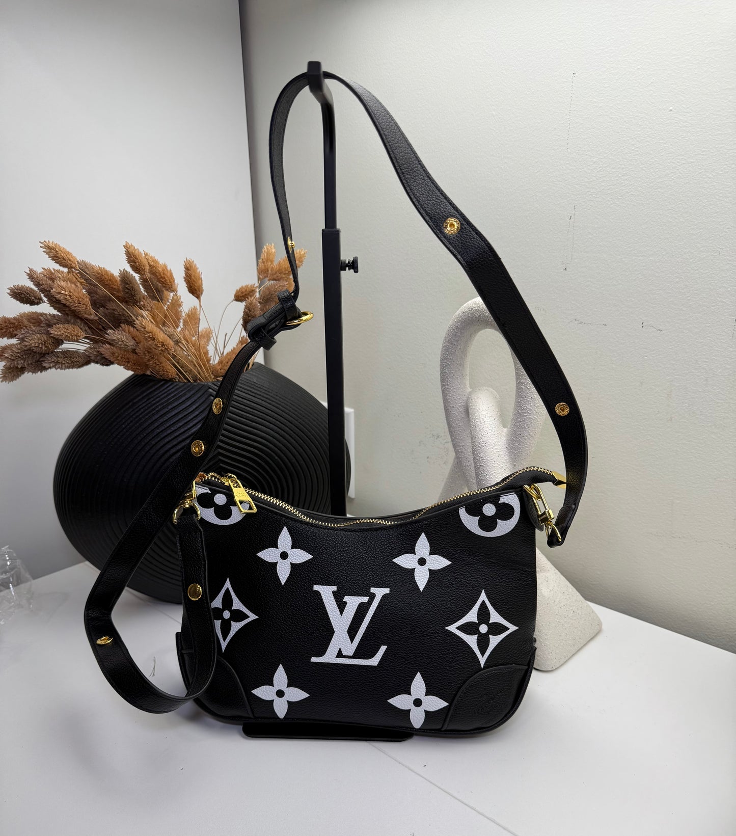 Chic Black Leather Shoulder Bag