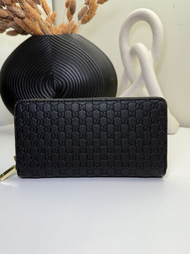 Elegant Black Leather All-Around Zip Wallet
