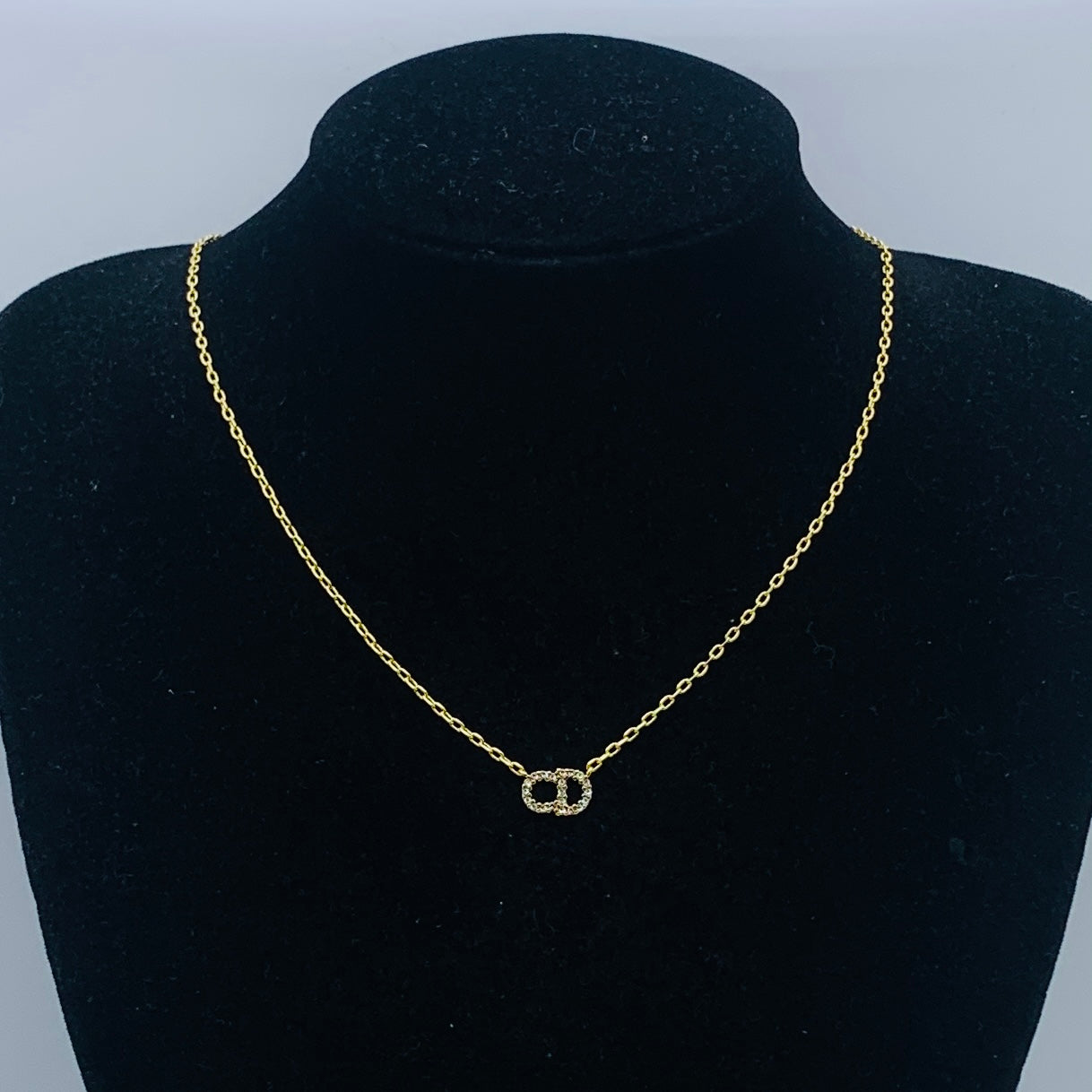 Elegant Clavicle Chain with Crystal Embellished Linked Circles