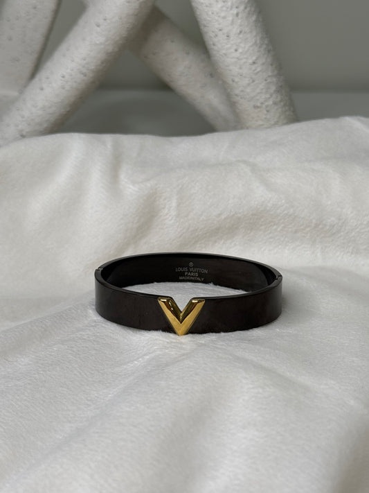 Elegant 7" 1/2" Width Bangle Black Band with Iconic Design