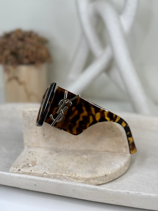 Tortoiseshell Oversized Sunglasses with Bold Square Frames