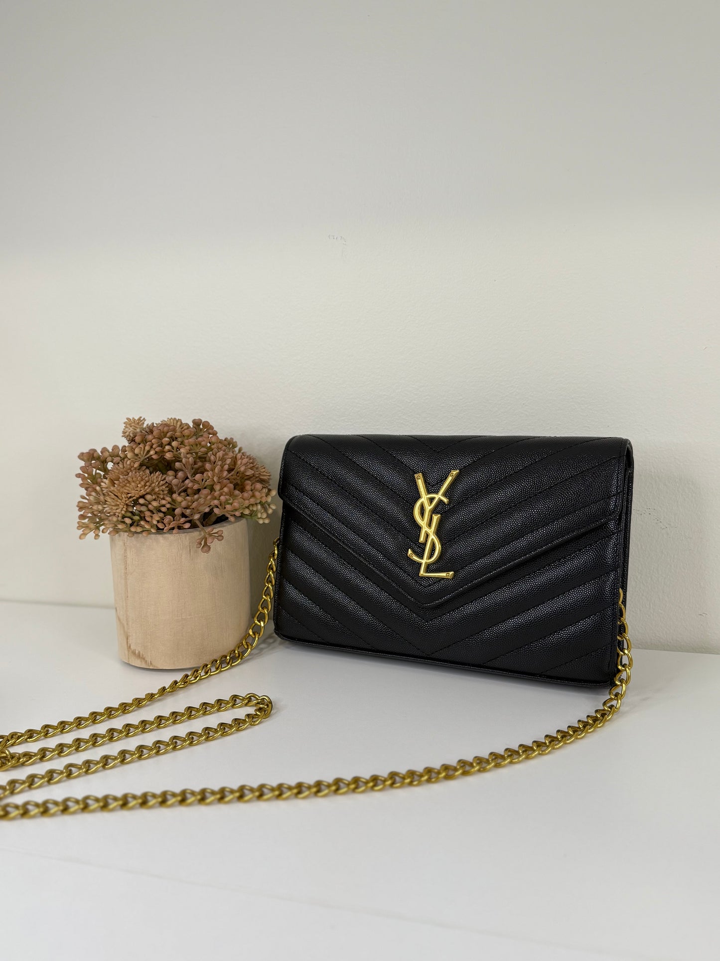 Refined Black Bag Chain Accent and Slim Profile