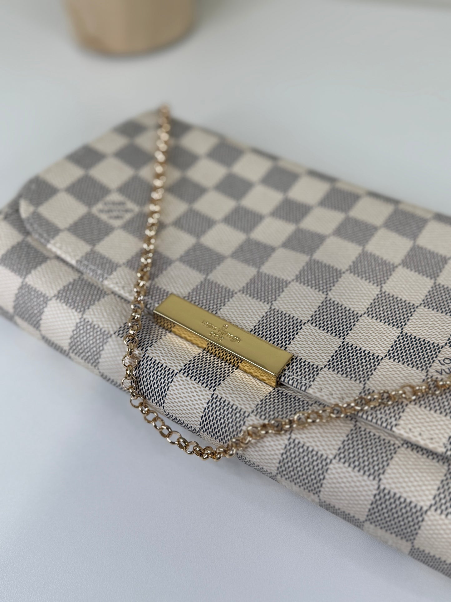 Vibrant White and Blue Checkered 6"1/2"4" Leather Wallet with Fine Detailing