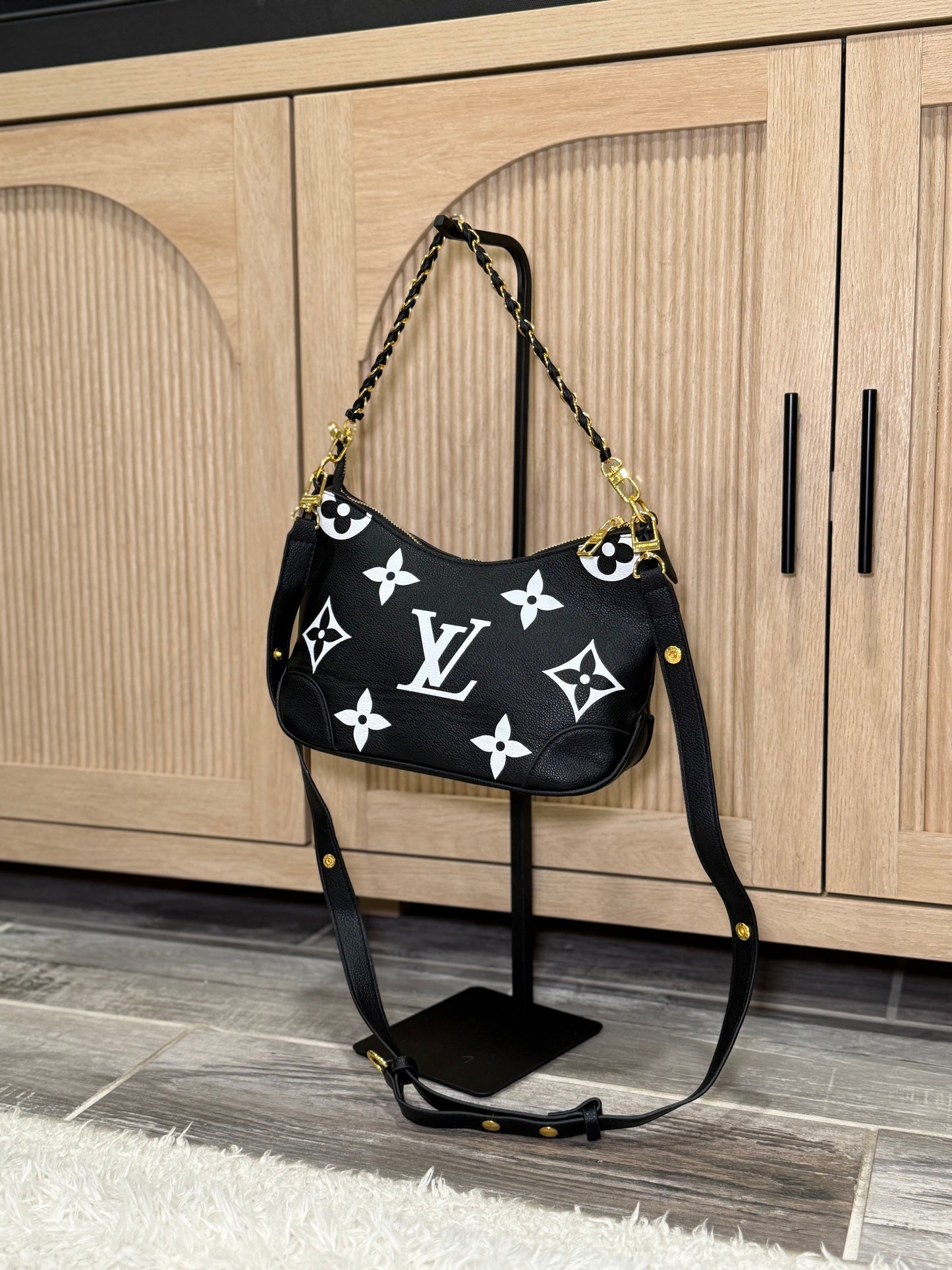 Chic Black Leather Shoulder Bag