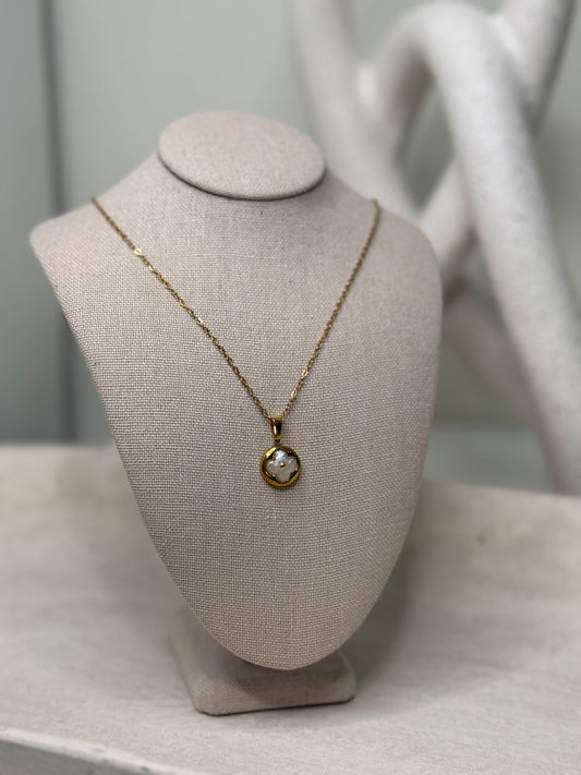 Elegant 9" 1/2" Necklace Featuring 3D Pearly Flower Charm