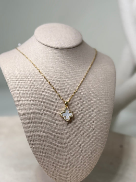 Enchanting 9" Pearly Clover Necklace with Diamond Rim