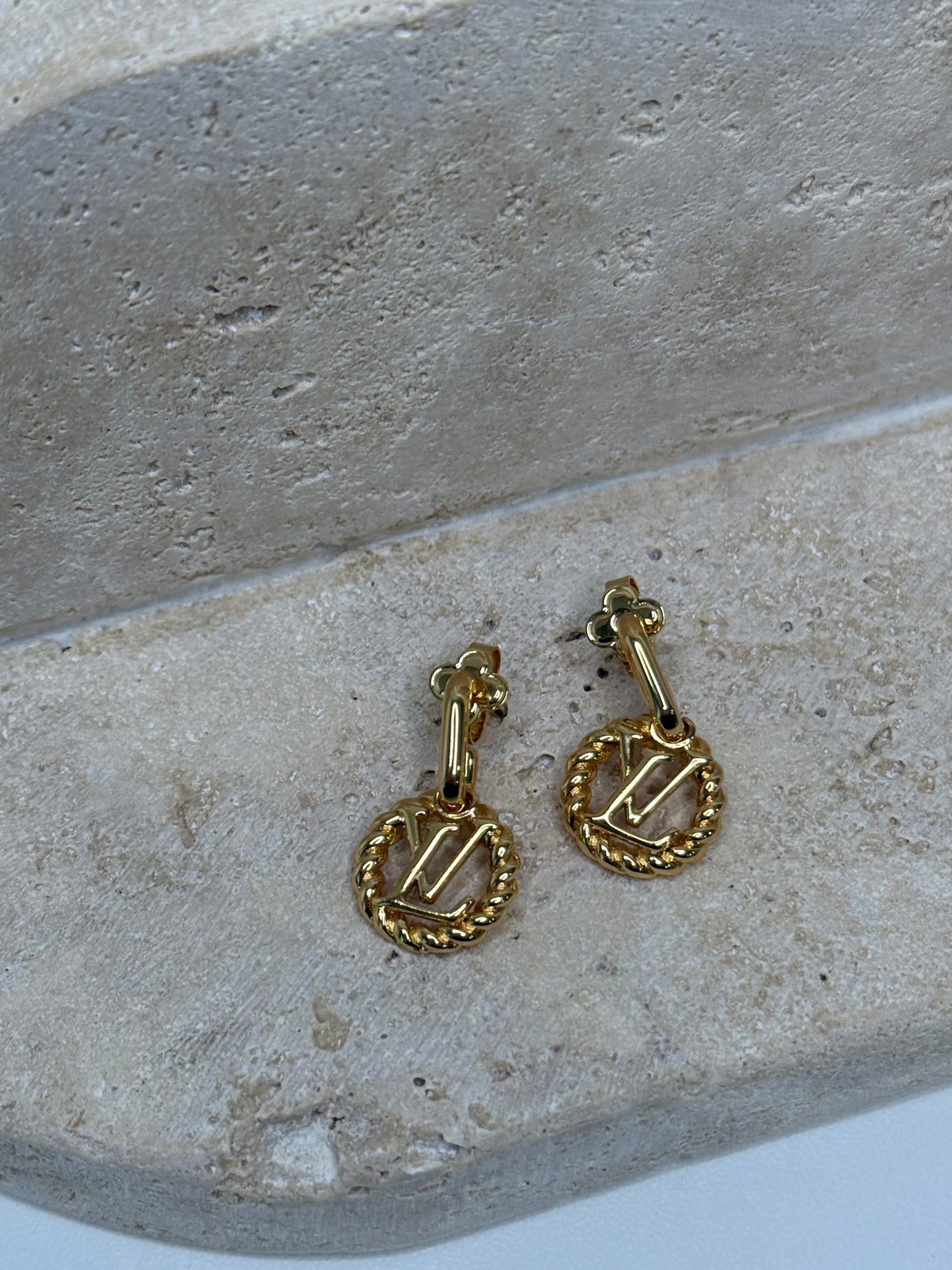 Bold & Sophisticated Style Twisted Charm 1" Width  Earrings