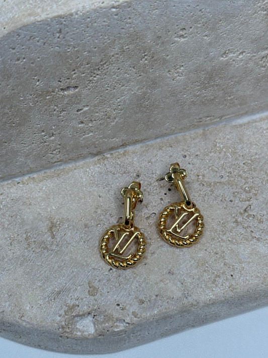 Bold & Sophisticated Style Twisted Charm 1" Width  Earrings