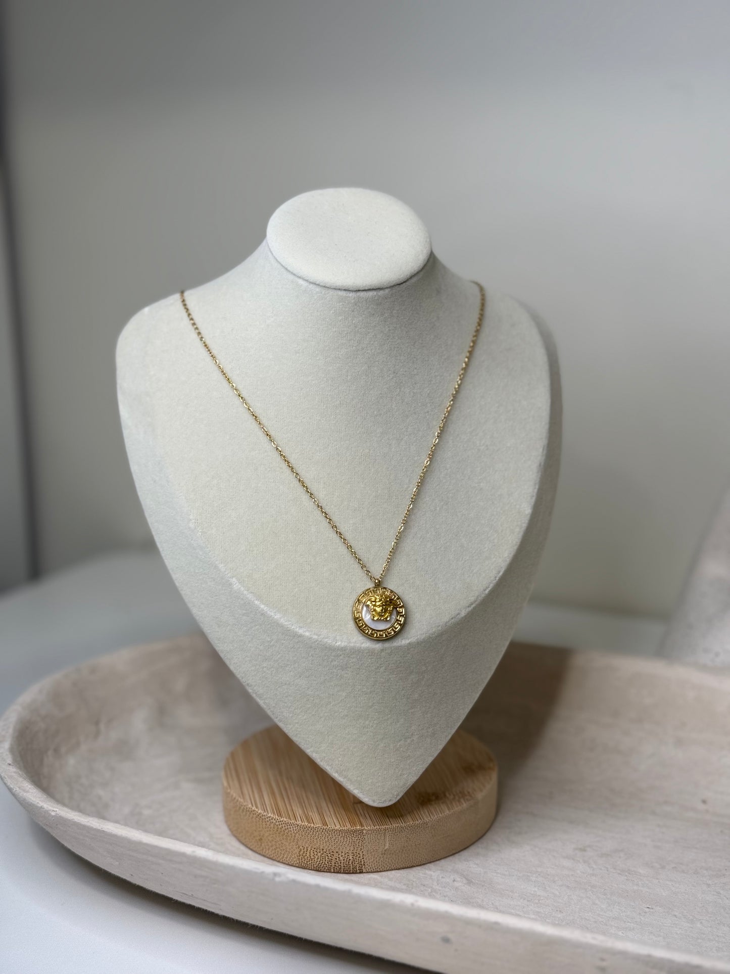 Pearl Accented Round Pendant 10" Necklace Chain