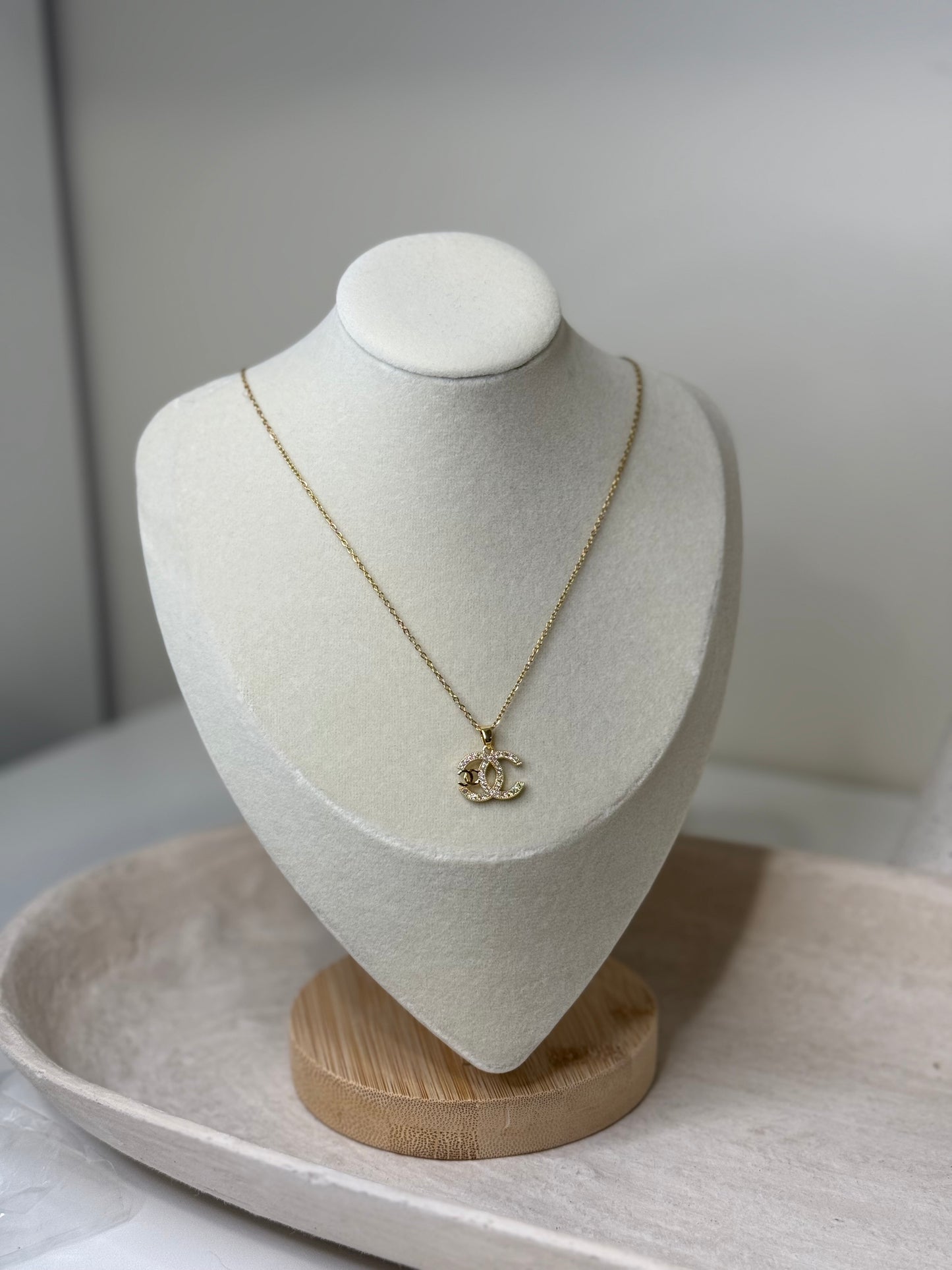 Sleek 9"3/4" Length Necklace Inspired Accent and Minimalist Pendant