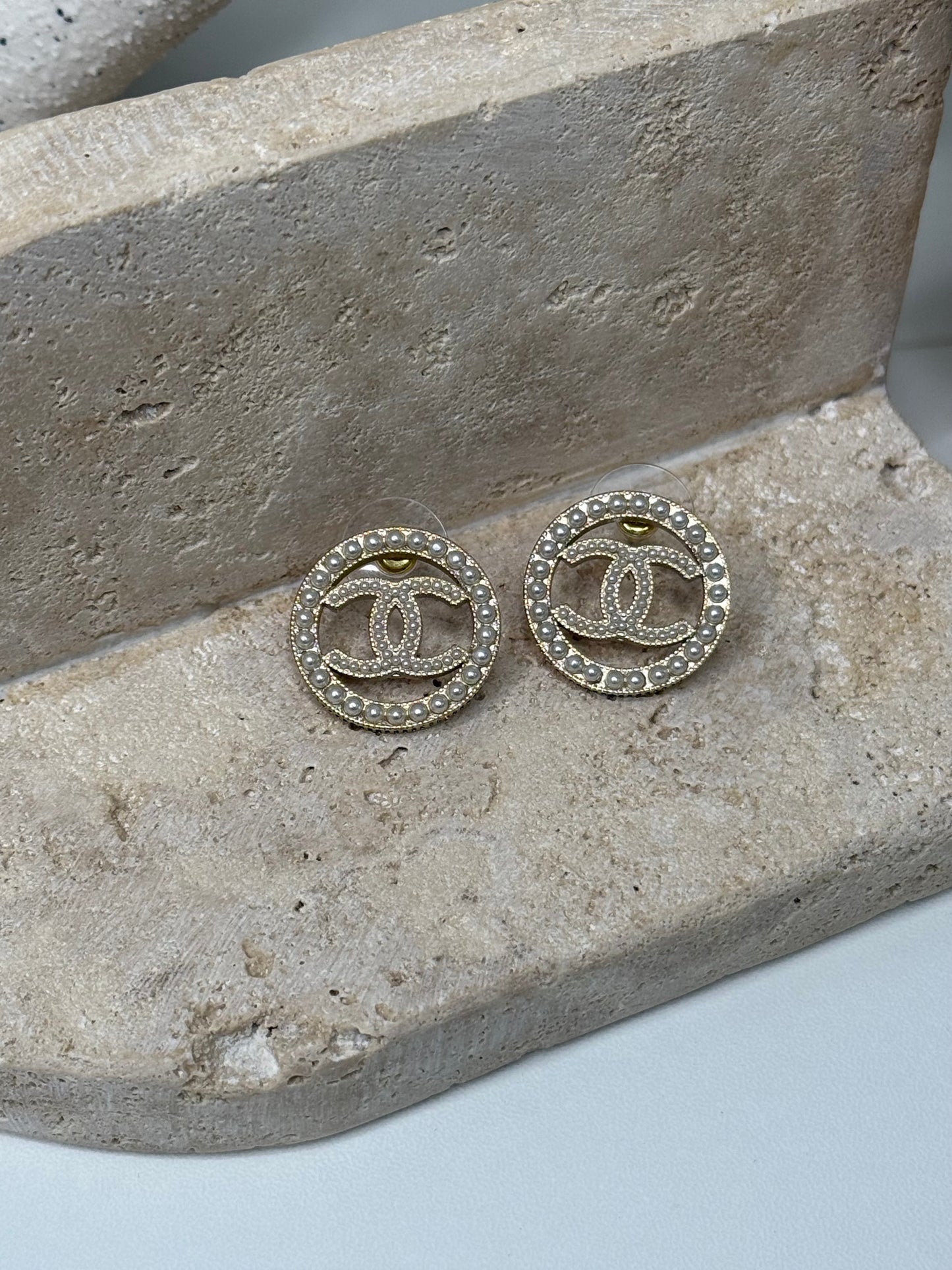 Encrusted Rim Detailing Radiant Pearl Logo 7/8" Earrings