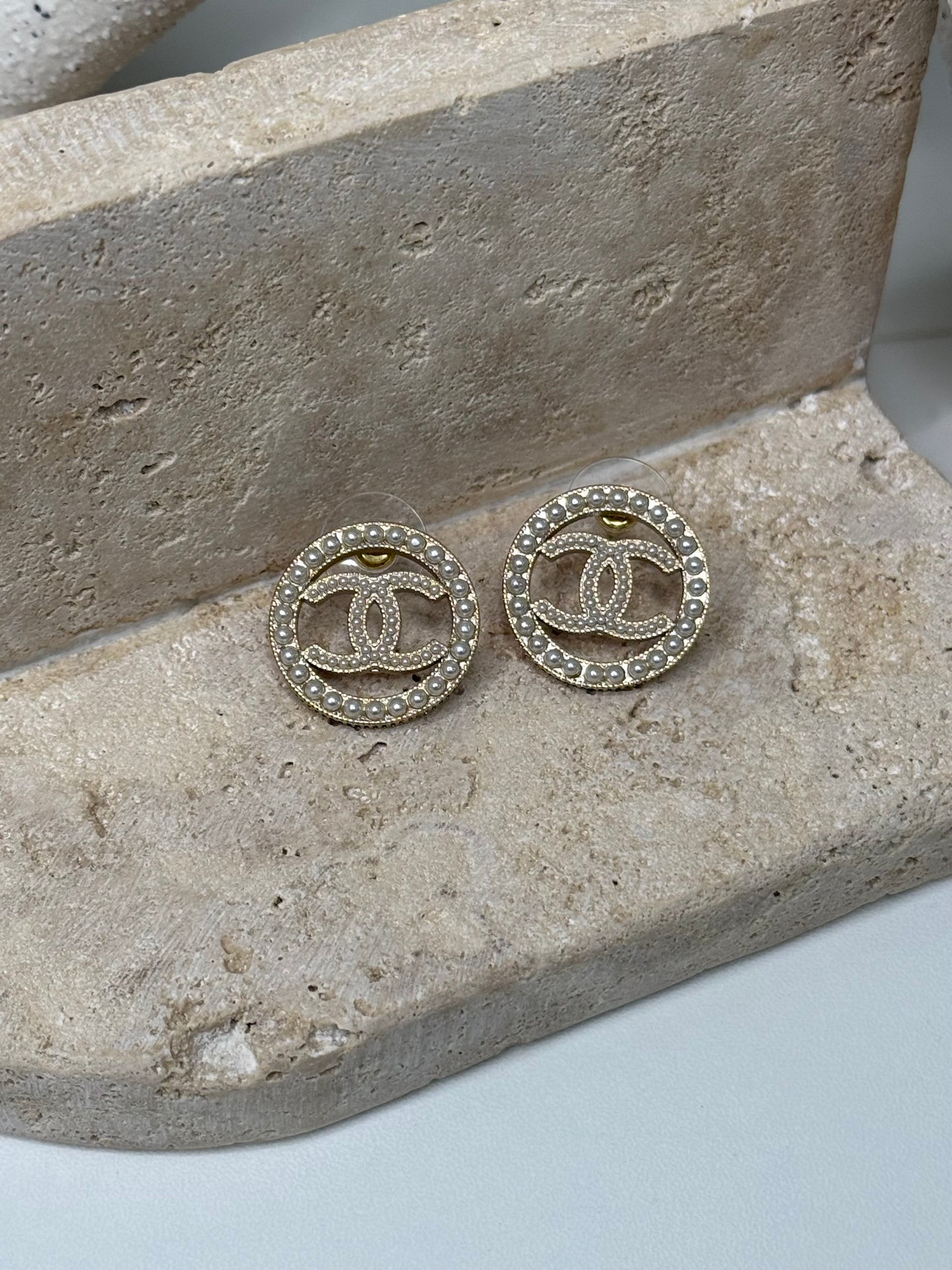 Encrusted Rim Detailing Radiant Pearl Logo 7/8" Earrings