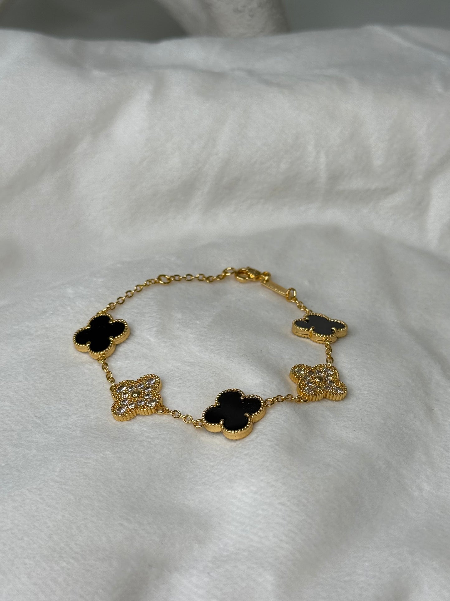 Exquisite Gold & Black Clover Bracelet 8"1/2" for Any Occasion