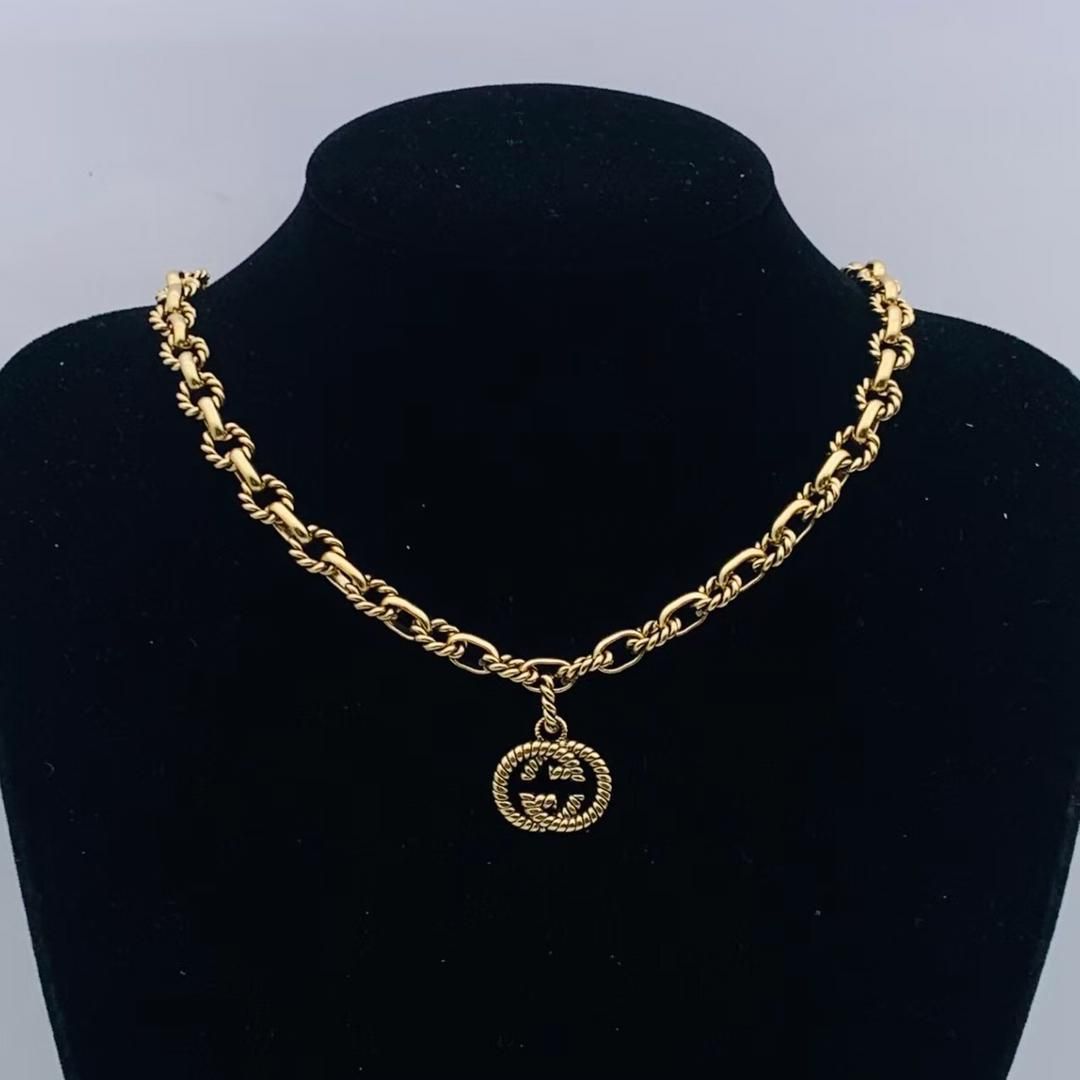 Vintage Style Chunky Gold Chain Choker with Medallion Charm