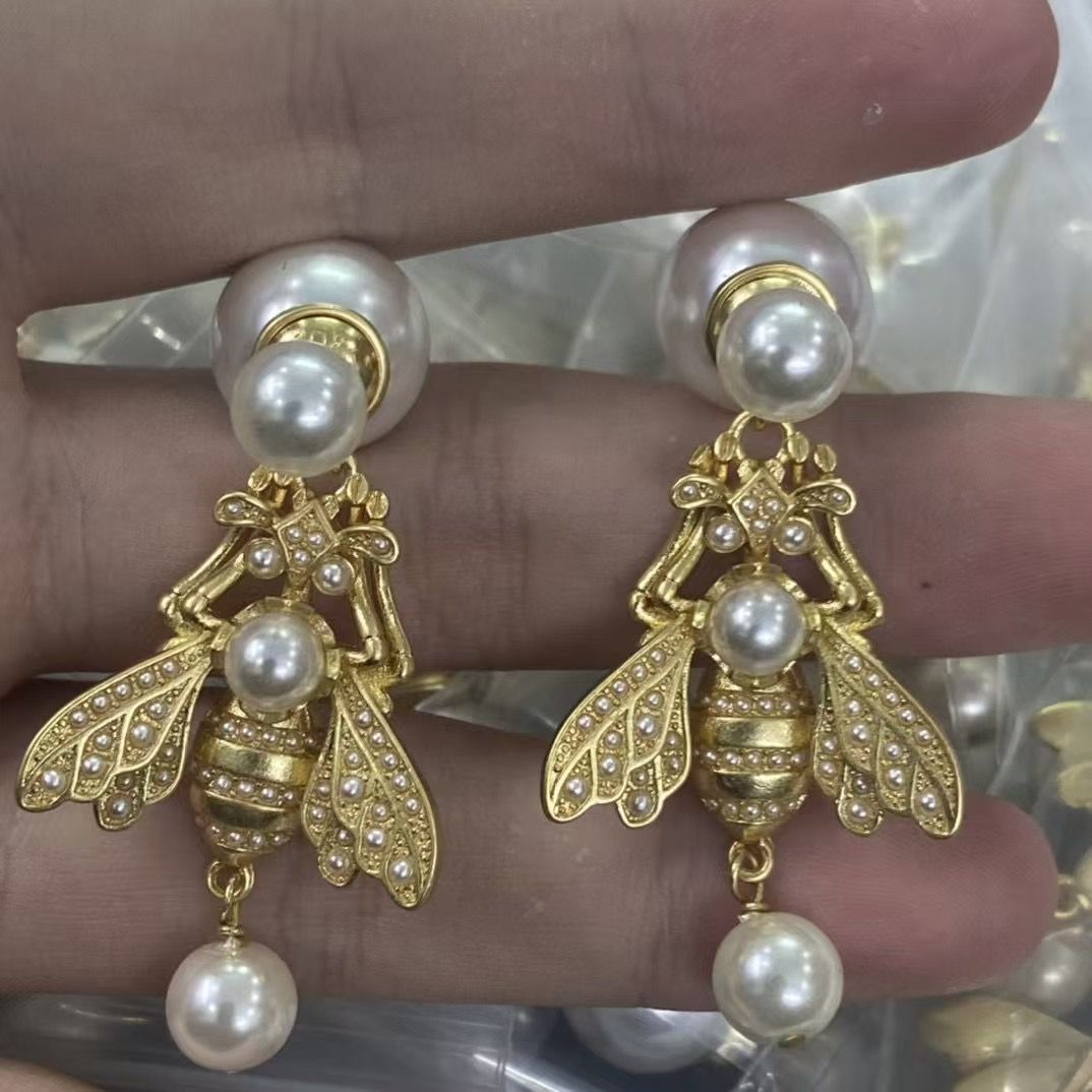Elegant Queen Bee Pearl Dangle Earrings