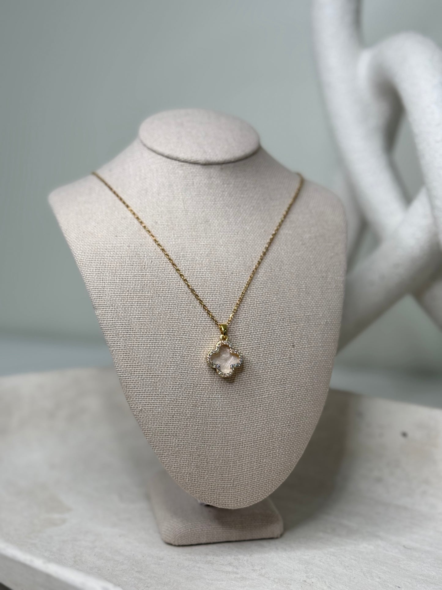 Refined Dainty Chain 9"3/4" Width Necklace with Rosy Pearl Clover Charm