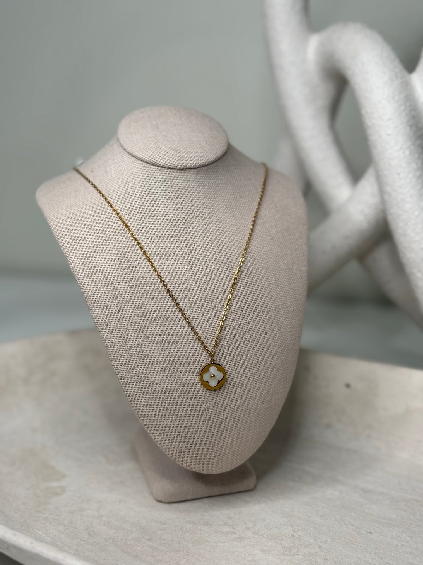 Dainty Chain / Round Clover Charm