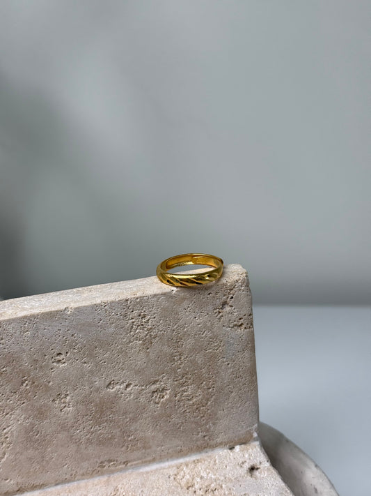 Modern 7/8" Width Ring with Ridge Detailing