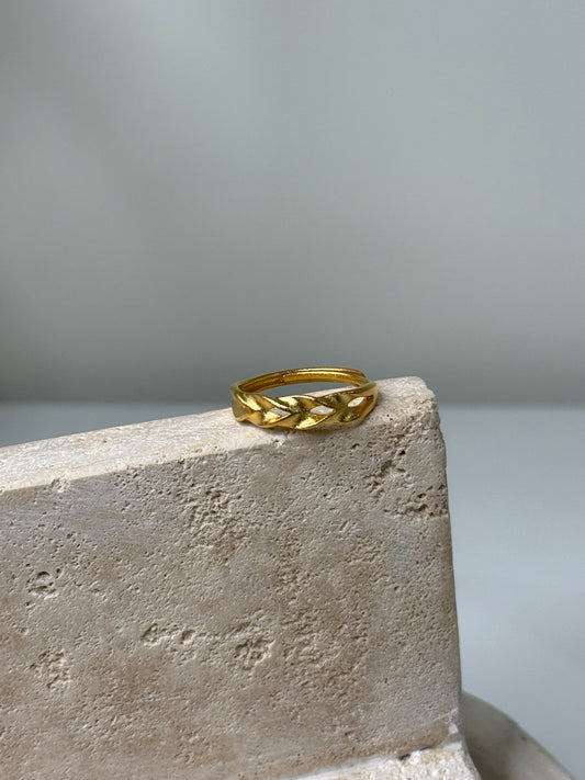 Unique Fishtail Inspired 7/8" Width Ring with Subtle Curved Detailing