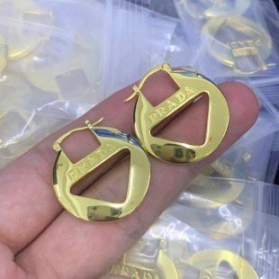 Chic Gold Tone Circle Hoop Earrings