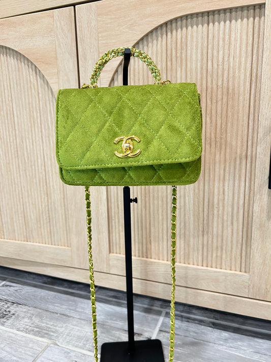 Luxury Green Quilted Handbag with Gold-Tone Chain Details