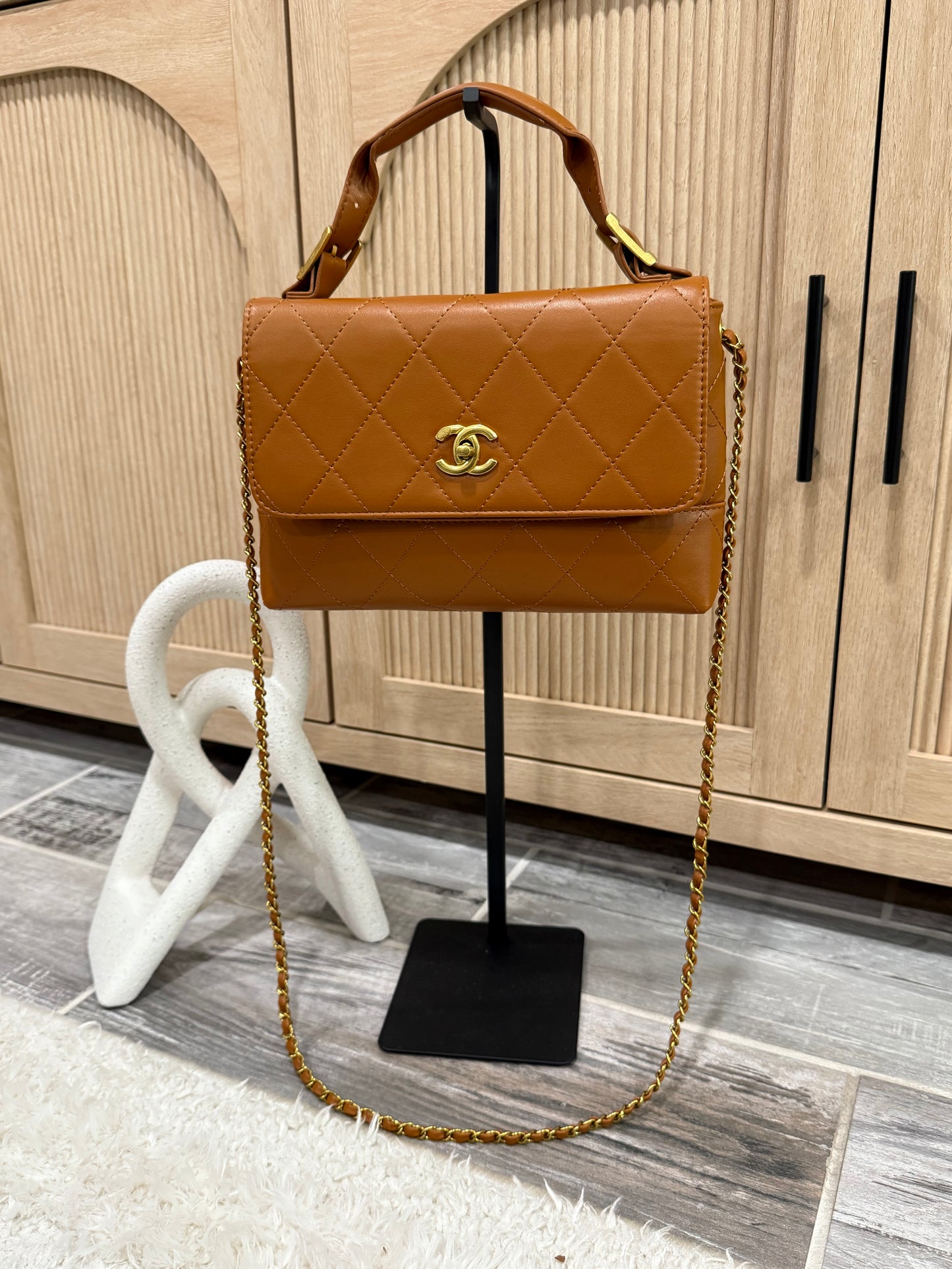 Classic Flap Crossbody Handbag with Diamond Quilt and Top Handle