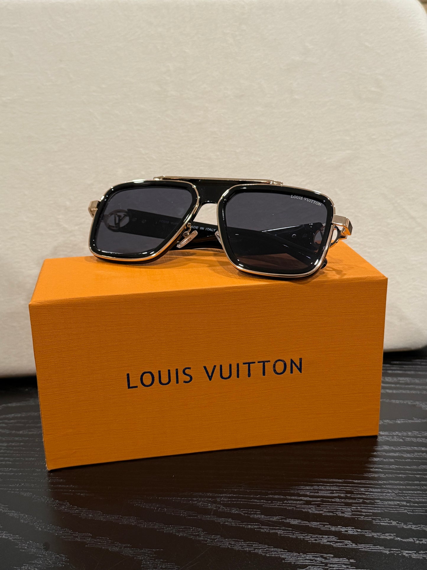 Luxury Square Aviator Sunglasses Black and Gold Toned Frame with Signature Temple Detail