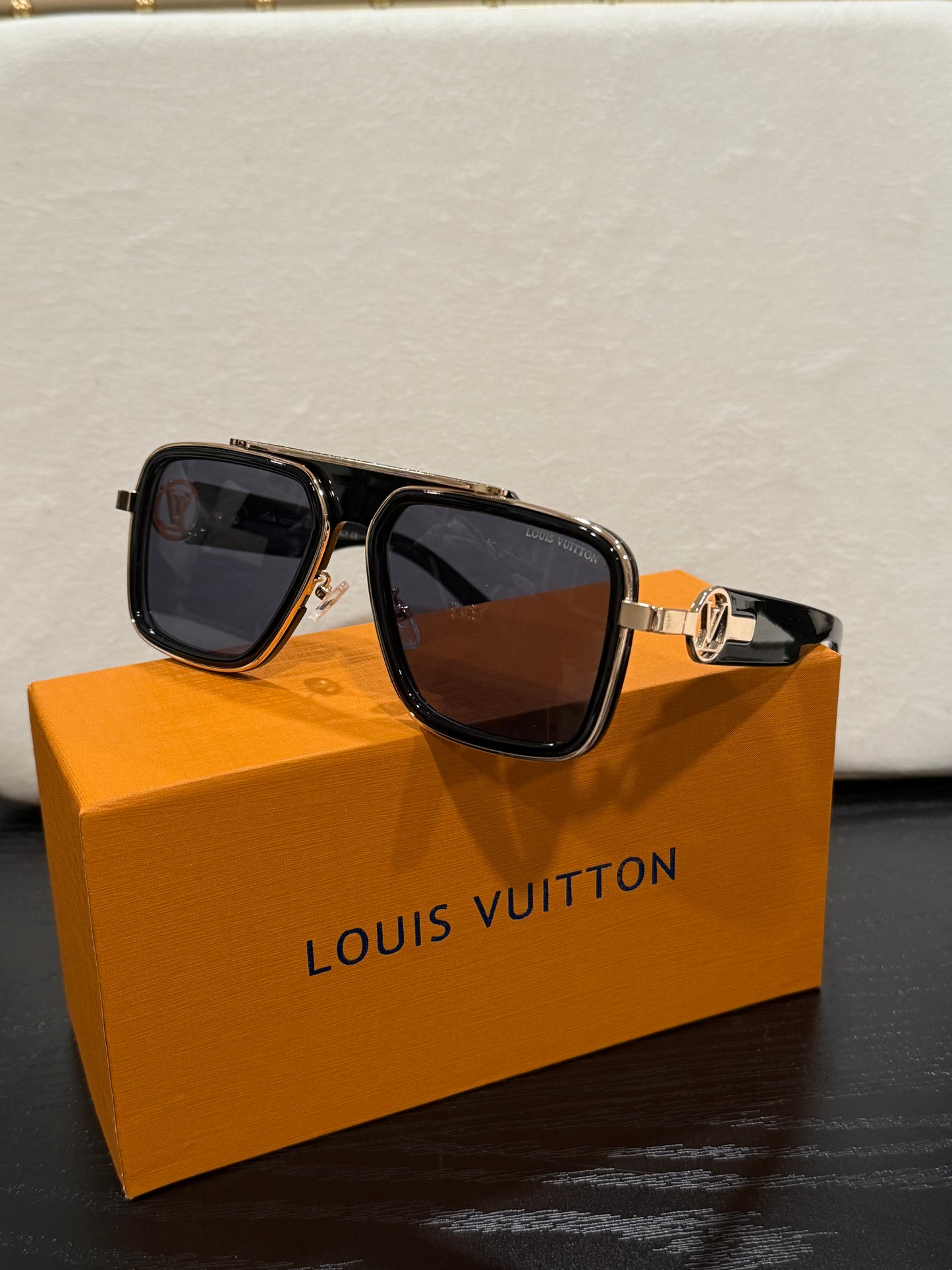 Luxury Square Aviator Sunglasses Black and Gold Toned Frame with Signature Temple Detail