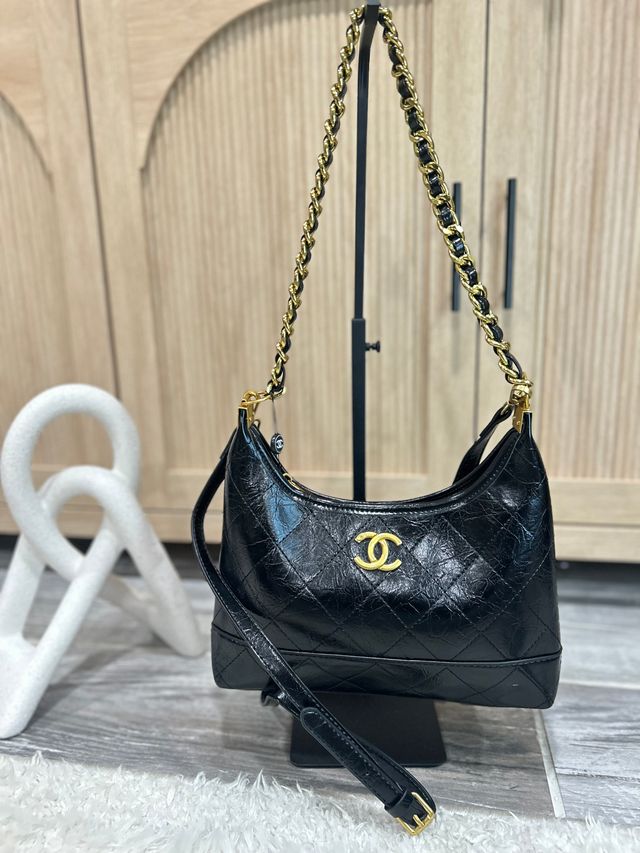 Chic Quilted Leather Look Shoulder Bag with Gold-Tone Chain Strap