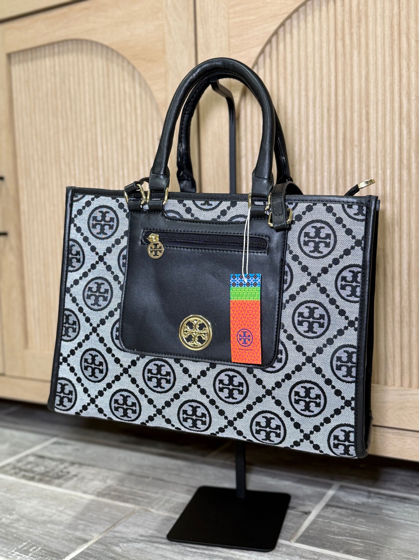 Sophisticated Patterned Carryall Bag