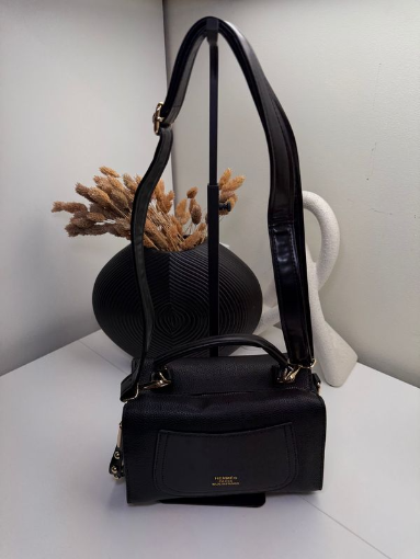 Everyday Elegance Black Shoulder Bag with Front Pocket