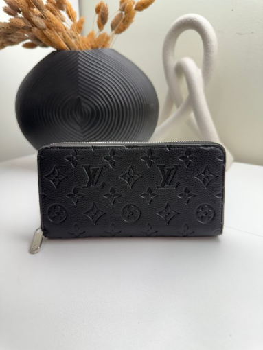Chic Black Textured Zip Wallet