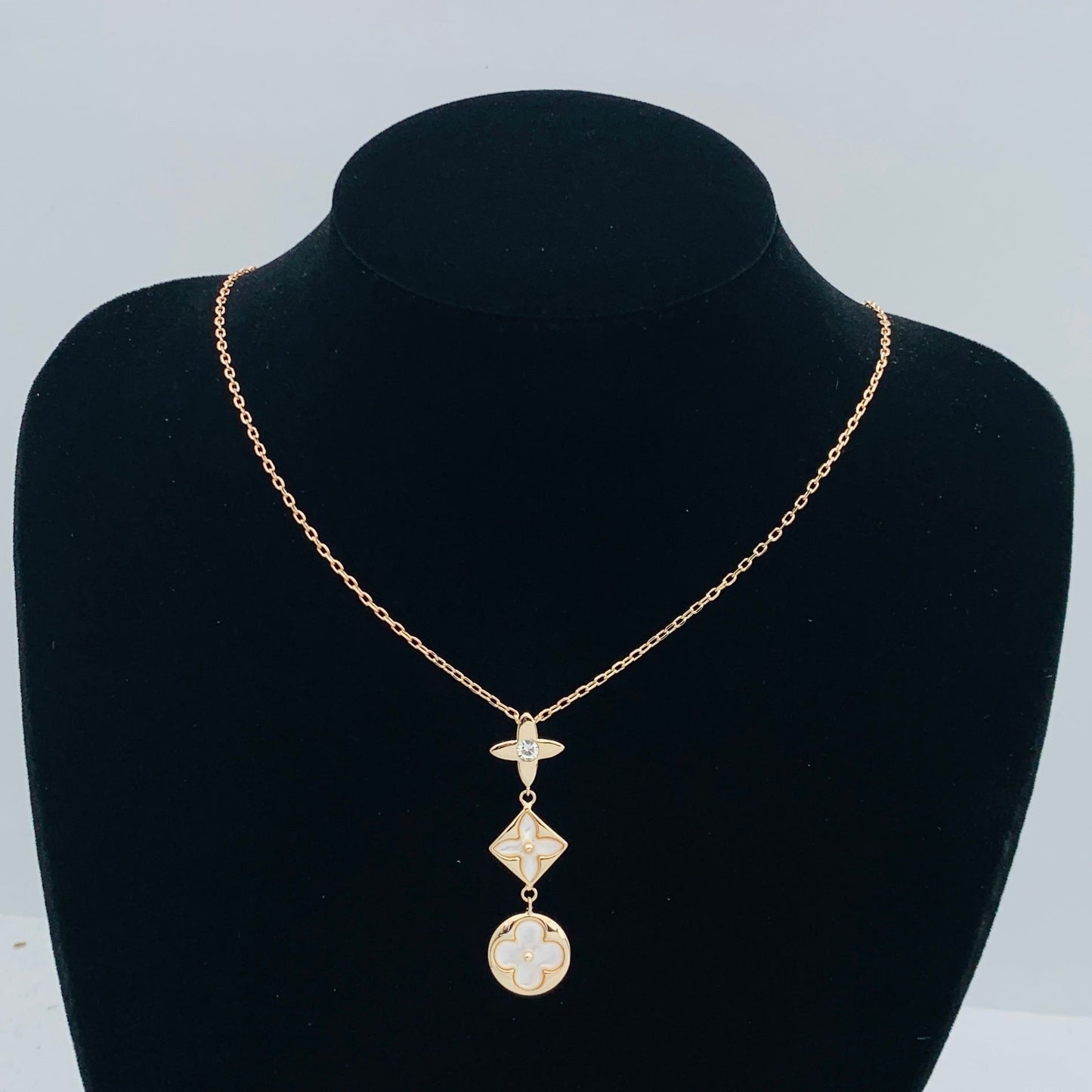 Fashionable Gold Chain Necklace with Dual Geometric Charms