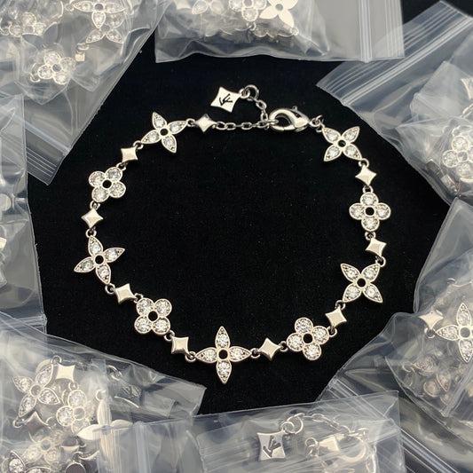 Sparkling Clover and Diamond Shape Link Bracelet