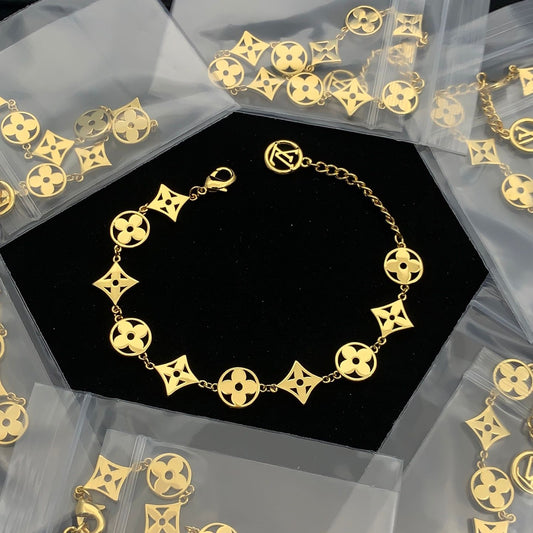 Elegant Open-Work Clover-Star Pattern Link Bracelet