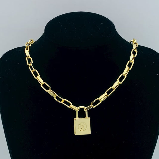 Chic Gold Chain Padlock Necklace