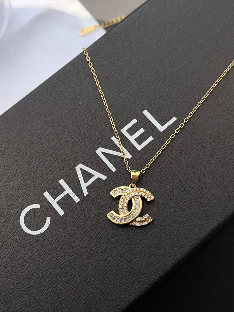 Brilliant Interlocked Design Pendant on Fine Gold Chain