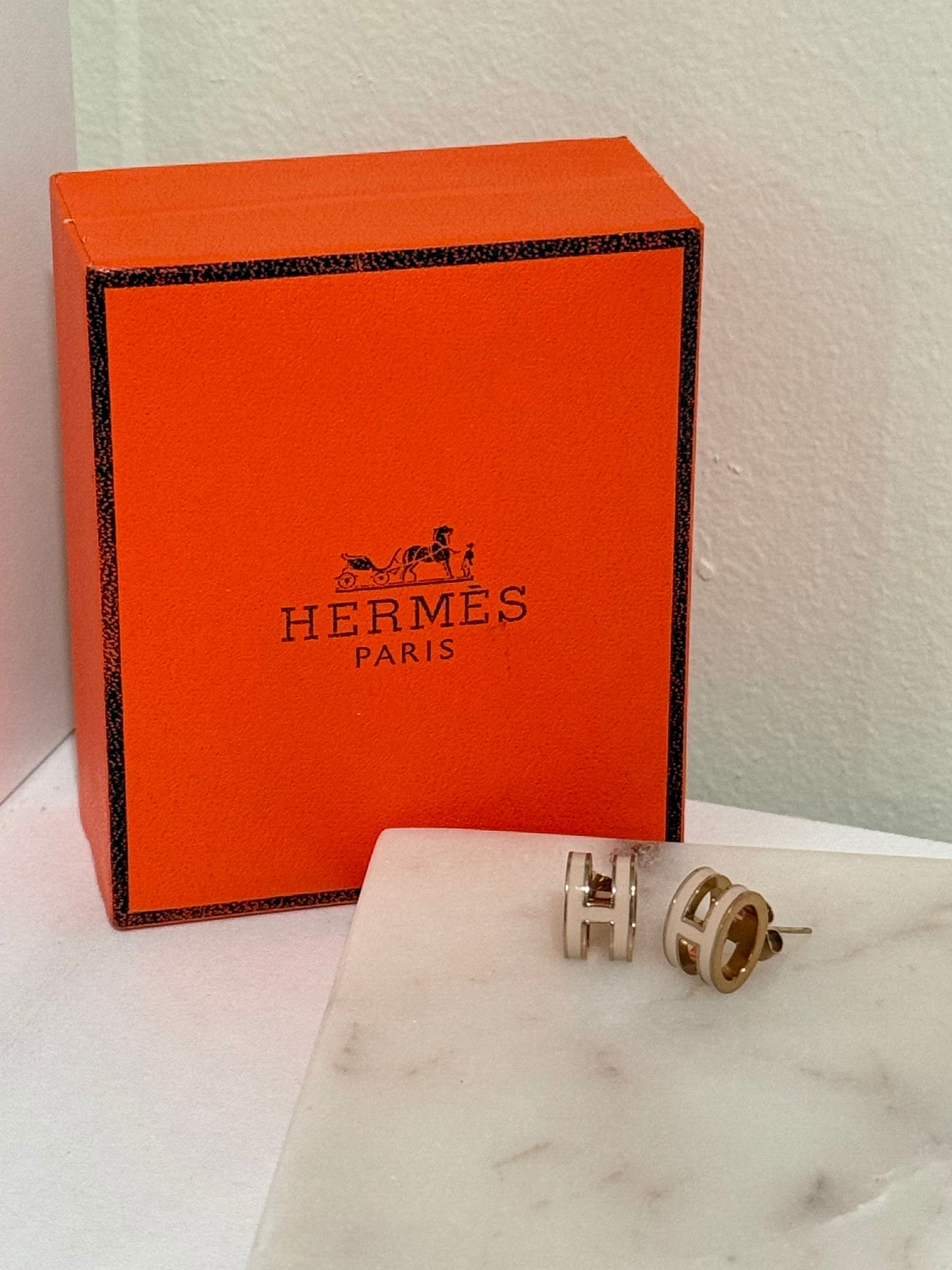 Luxurious "H" Silhouette Fashion Earrings